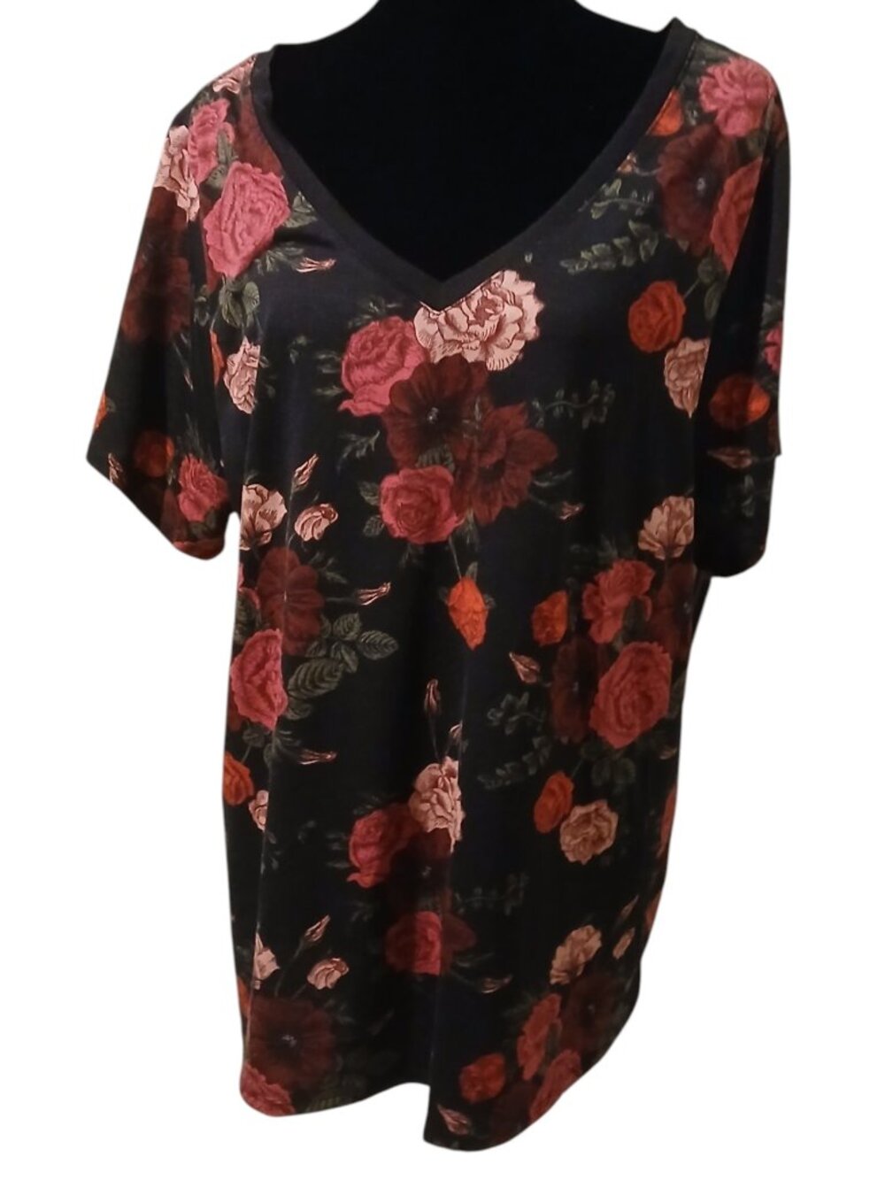 LuLaRoe CHRISTY T T-shirt Black Red Roses V-neck Womens Size 2XL